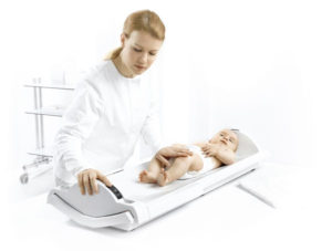 1289929888416 nurse measuring baby rgb600b 300x227 - SECA 416 Infantometr do mierzenia niemowląt i małych dzieci