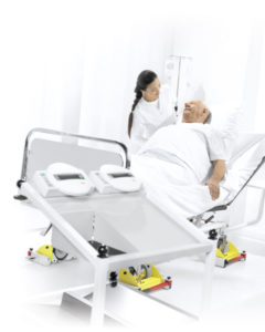 1290001801b seca 985 984 bed patient on scale rgb600h 240x300 - SECA 985 Elektroniczna waga łóżkowa i dializowa z wózkiem na sprzęt